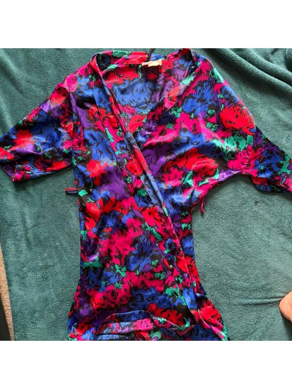 Inhibitions Vintage Floral Wrap Night Robe Size 1X2